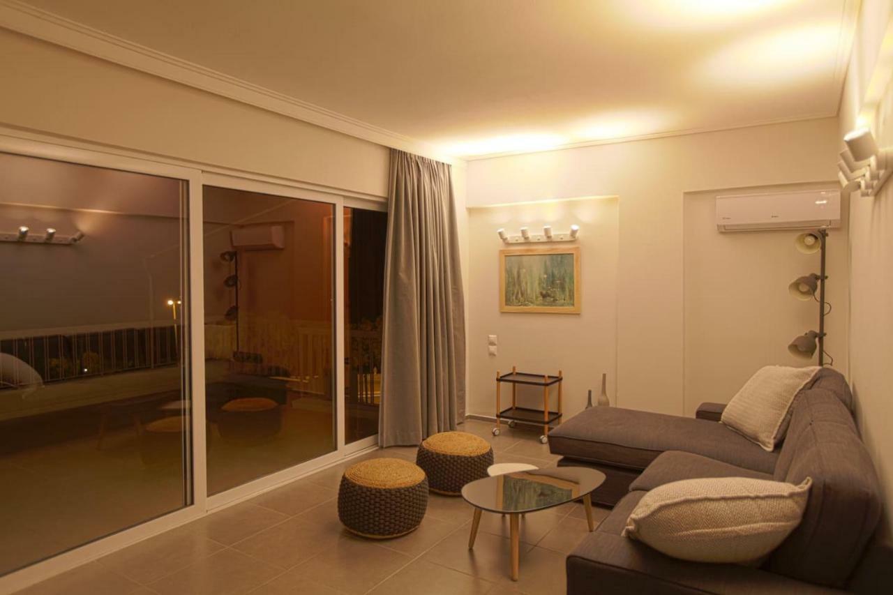Seaside Renovated Top Floor Apartment Saronida Extérieur photo