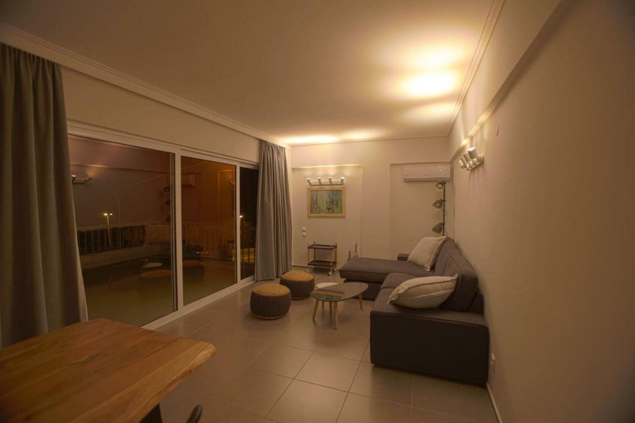 Seaside Renovated Top Floor Apartment Saronida Extérieur photo